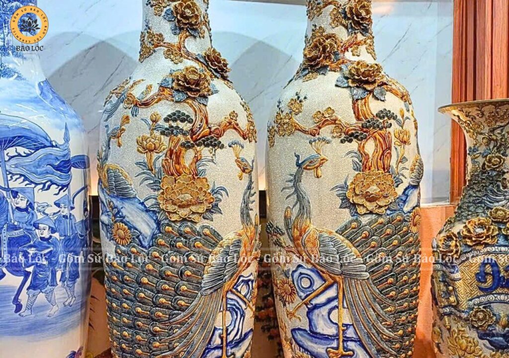 lục bình công đào đắp nổi