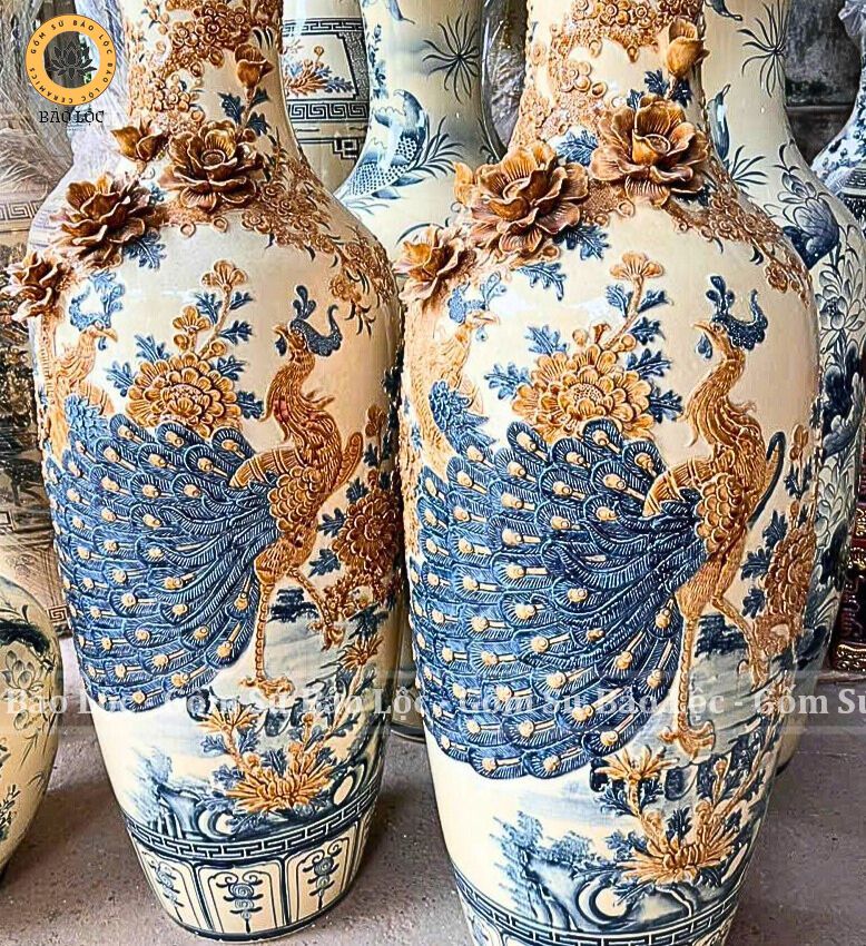 lục bình công đào đắp nổi